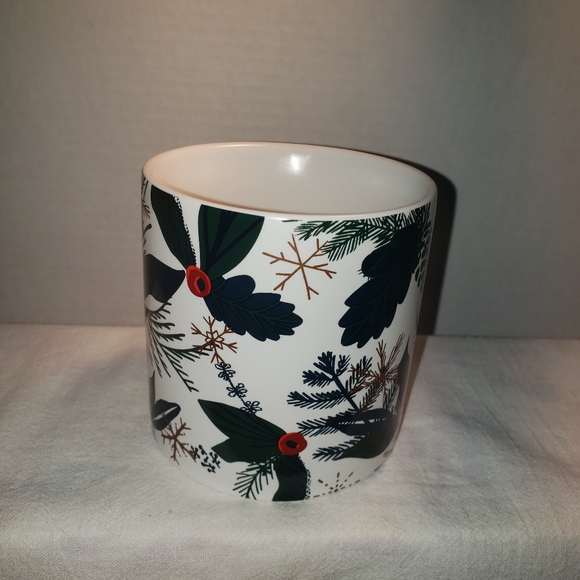 Beautiful 2021 Starbucks Red Berries and Holly Christmas Mug - Picture 2 of 7